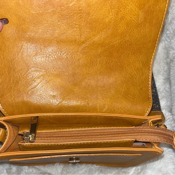 NWT Purse Lux Cognac Crossbody w/Stud Details & printed Guitar Strap - Picture 6 of 7